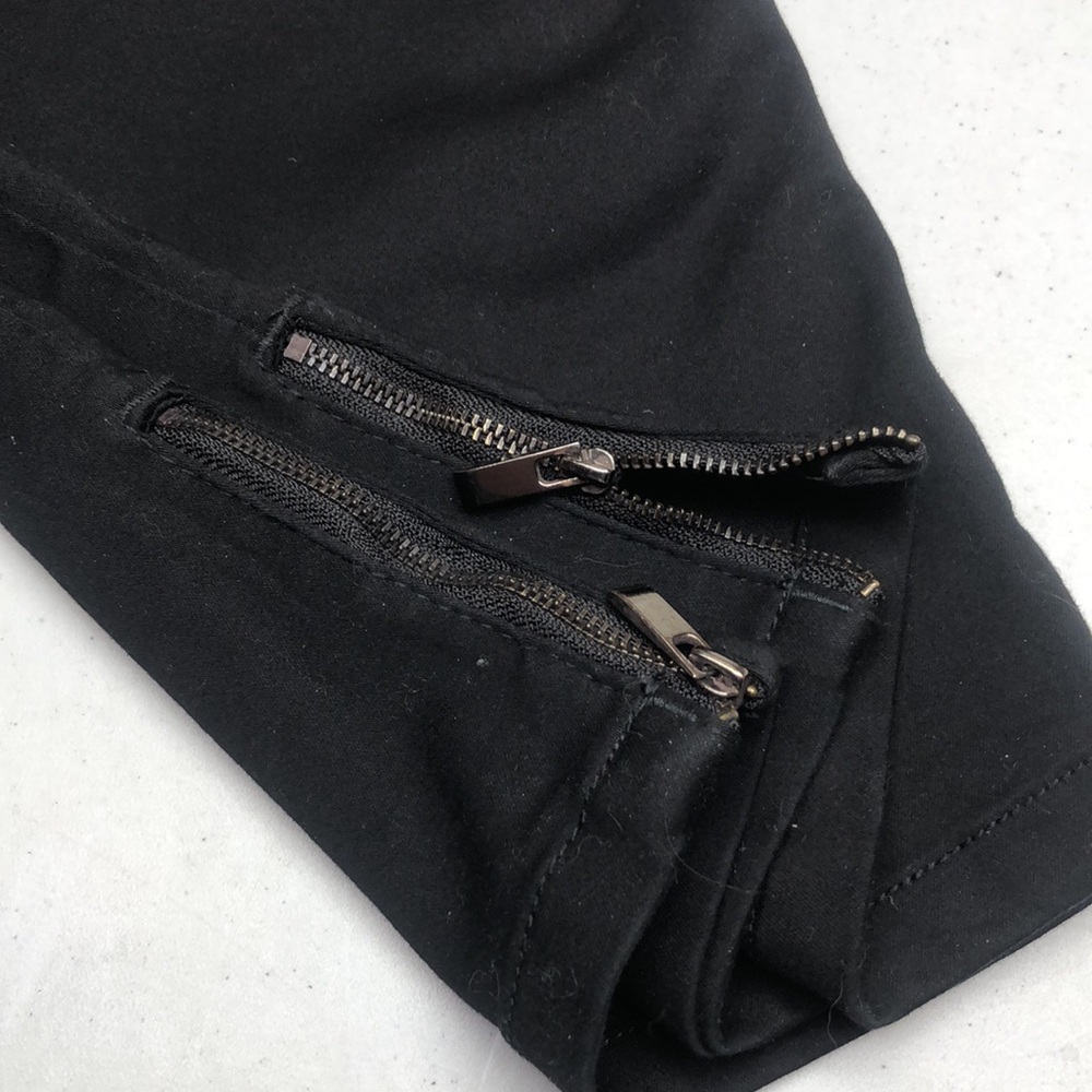 LIKE NEW D/C JEANS BLACK ZIPPER HEM LEGGING 16/33x20 ⭐️